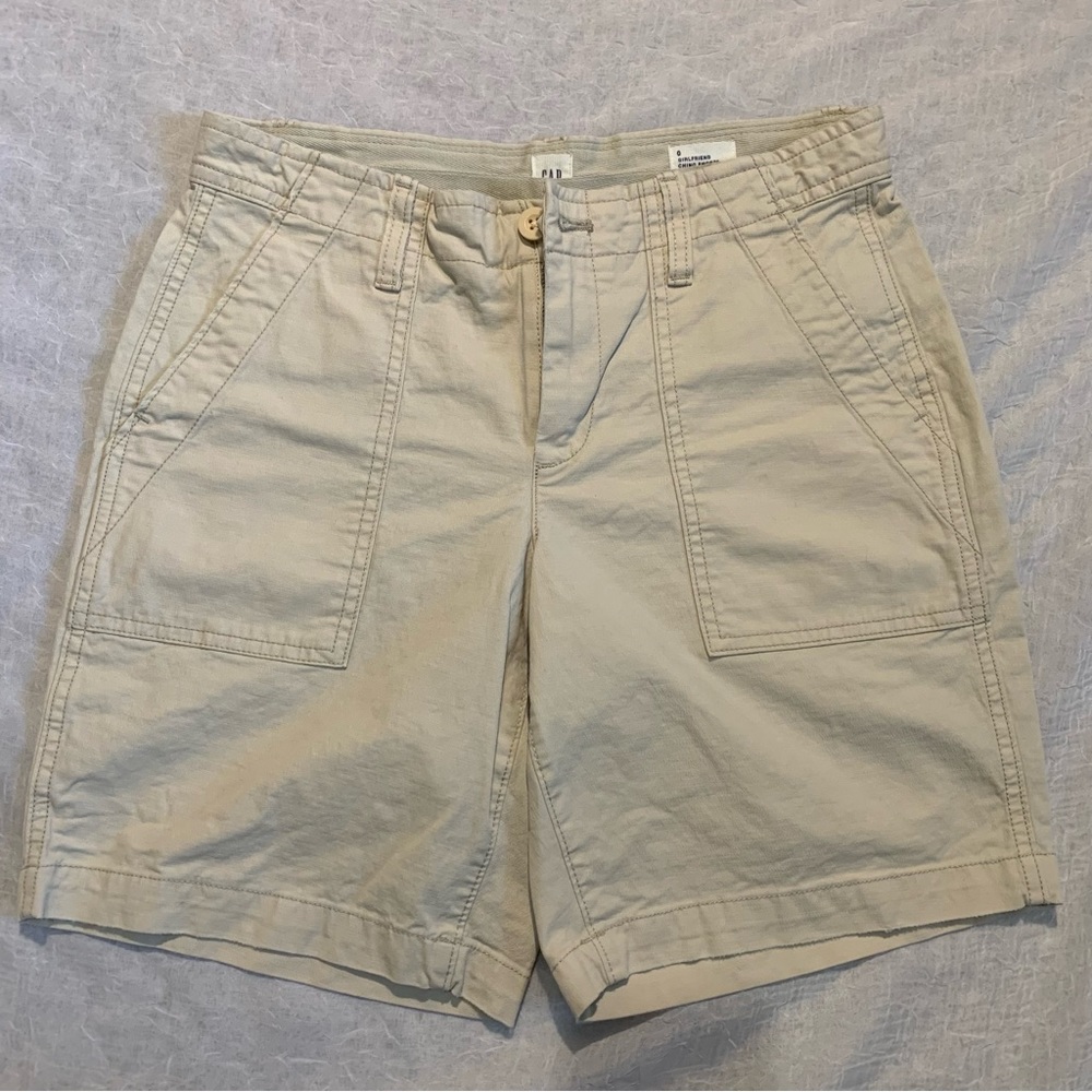 GAP girlfriend chino shorts